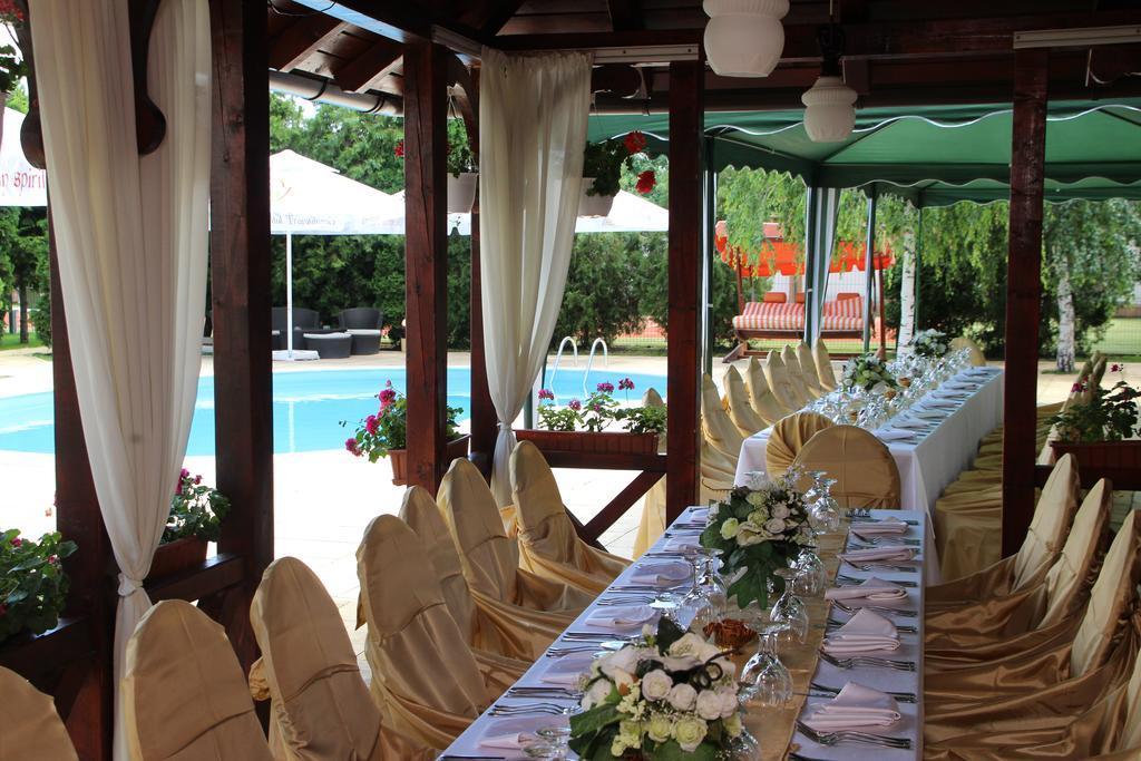 Vila Royal Urziceni Exterior foto